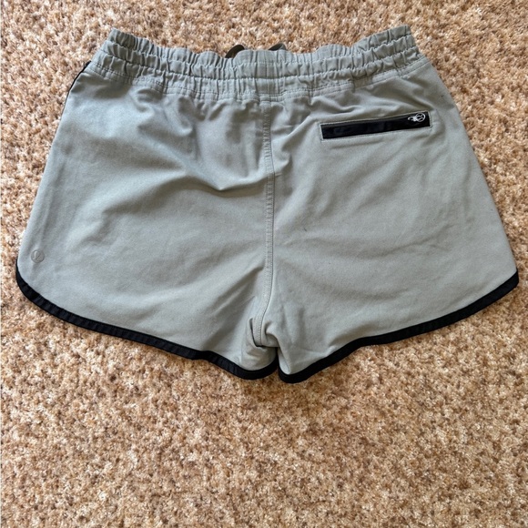 Lululemon Shorts 4-Way Stretch gray/green Shorts Sz 4 - Picture 2 of 5